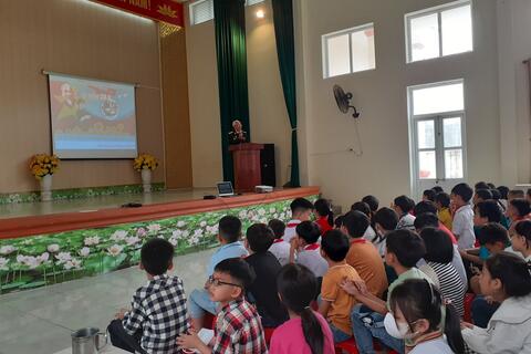 Hội Cựu chiến binh xã Ninh Thắng tổ chức kể chuyện giáo dục truyền thống cho các cháu học sinh  Tiểu học trên địa bàn