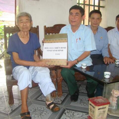 Hội CCB tỉnh thăm, tặng quà thương binh  tại huyện Yên Mô và huyện Nho Quan
