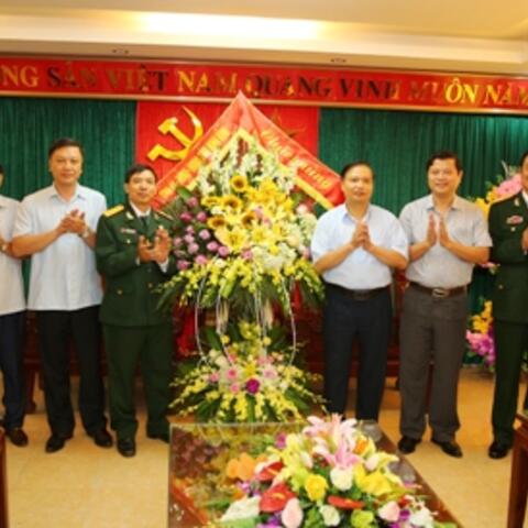 Đồng chí Phó Bí Thư Thường trực tỉnh ủy đến chức mừng Hội CCB tỉnh nhân kỷ niệm 29 năm ngày thành lập Hội CCB Việt Nam